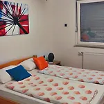 تارا *