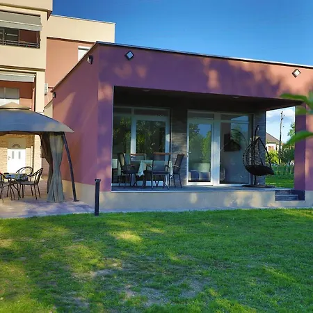 Tara Apartman *