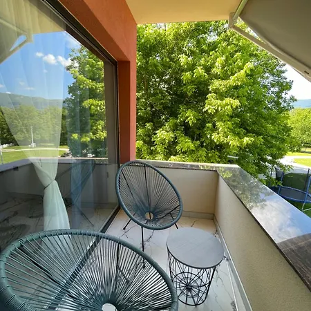 Tara Apartman *